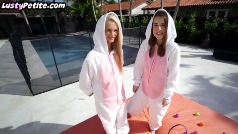 Petite 21yo chicks 3some fucked outdoor by big cock guy